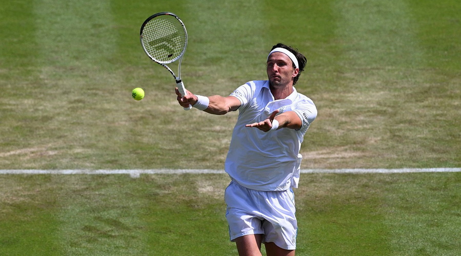 josemorgado's tweet photo. Rinderknech takes the 3rd set 6-1, forcing Djokovic into a 4th on Centre Court.

#Wimbledon https://t.co/CKPKXE0T5U