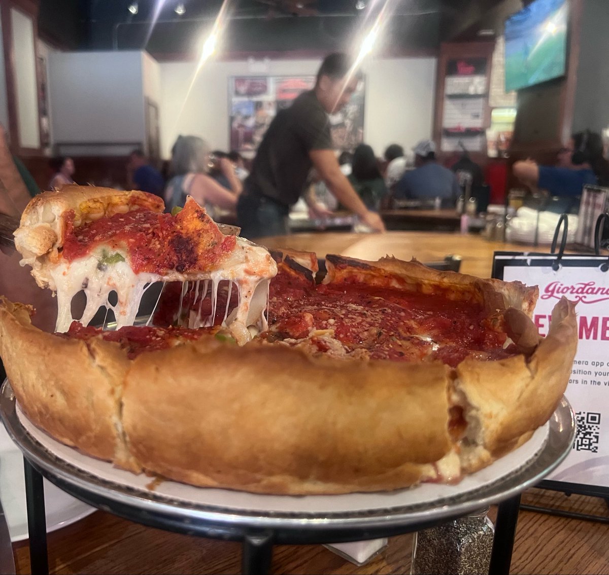 AverageGains's tweet photo. Tried deep dish pizza for the first time and loved it. I’m in love with Chicago https://t.co/6pXCkZwoeA