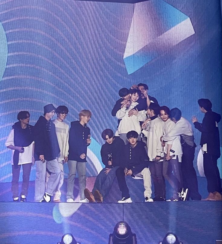 jeonghannisms's tweet photo. the difference between how tense the first seventeen renewal period was vs how casual and "obviously we are staying together" the 2nd renewal is even announcing it casually like it isn't a big deal,,,,,, oh my family i hope you are always together. https://t.co/XW8uB94afb