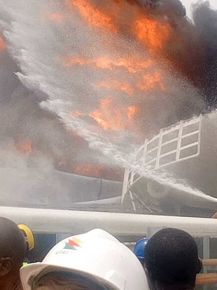 JayItsJam's tweet photo. 🚨 The Lagos State Fire and Rescue Service is actively engaged in firefighting operations at the Bono Energy Terminal located in Coconut, Apapa. https://t.co/pgFXAT2TnN