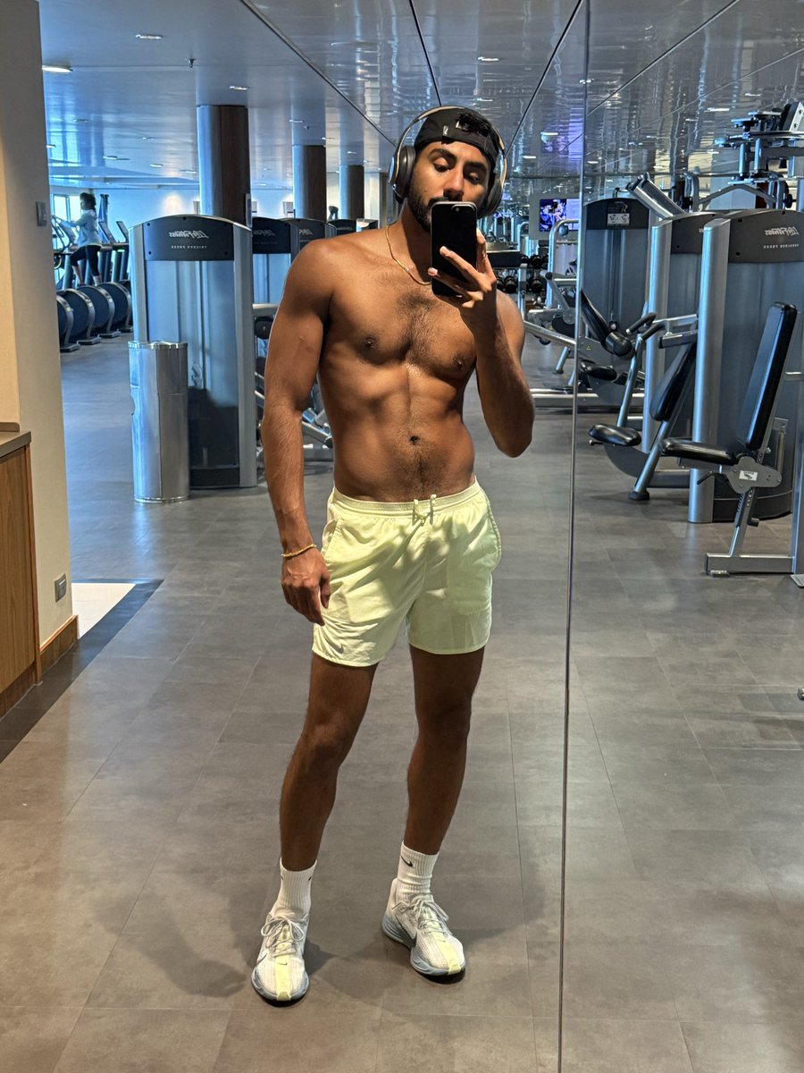 krischinnn's tweet photo. been in the gym https://t.co/RgKXltfw0S