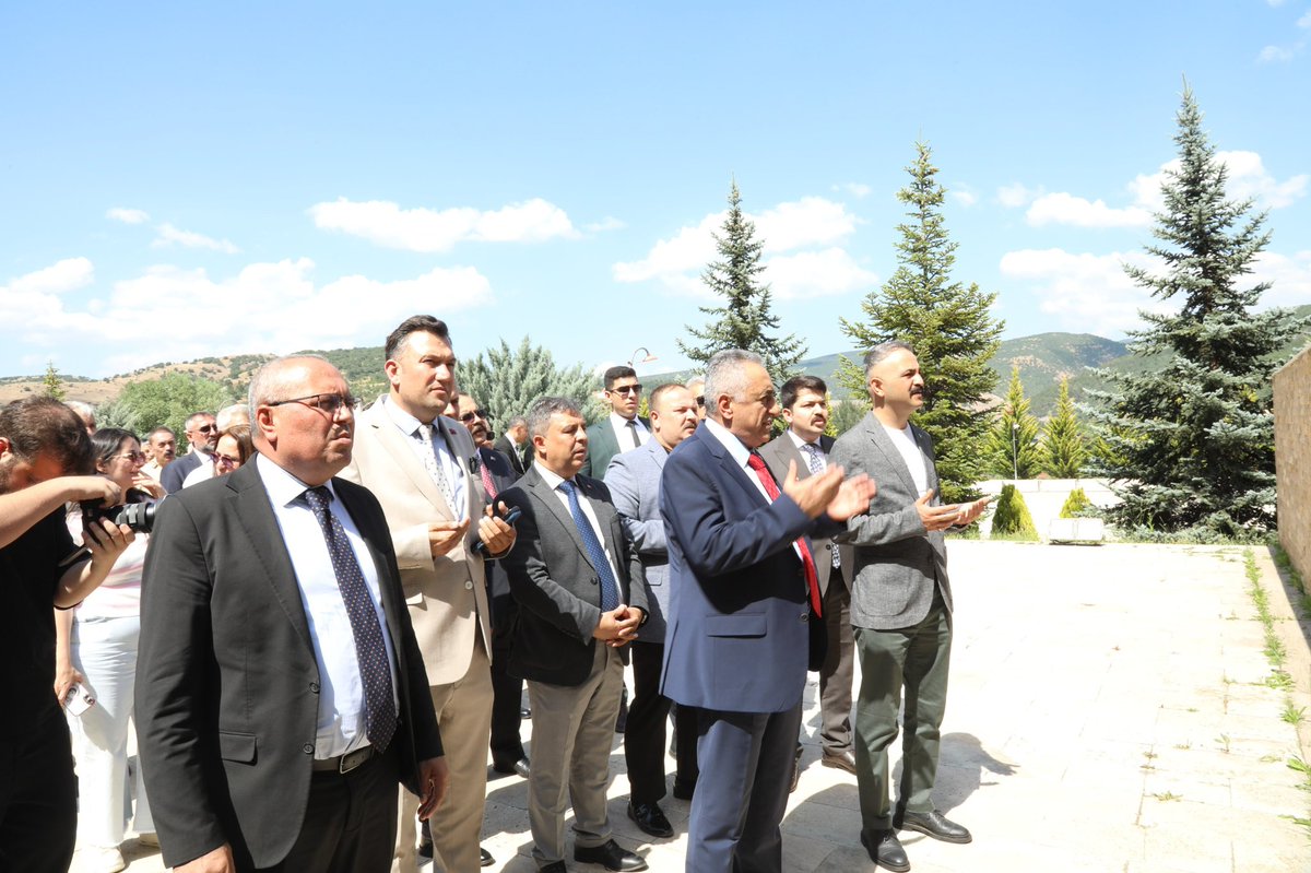 TurkesGuney's tweet photo. 📌 Genel Merkez yöneticilerimiz, MHP Kızılcahamam İlçe Başkanımız, Şube Başkanlarımız ve İl Temsilcilerimizle birlikte gerçekleştireceğimiz istişare toplantımızdan önce Kızılcahamam’da bulunan “Ülkücü Şehitler Anıtını” ziyaret ederek tüm şehitlerimize ve Türk Milliyetçiliği davasına baş koymuş şehitlerimizin ruhlarına da fatihalar yolladık. Mekanları cennet, makamları âli olsun…