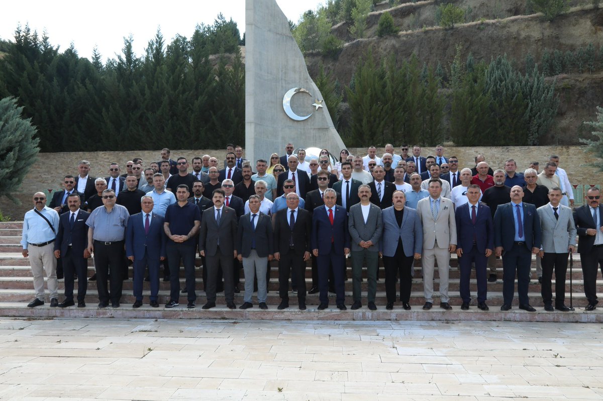 TurkesGuney's tweet photo. 📌 Genel Merkez yöneticilerimiz, MHP Kızılcahamam İlçe Başkanımız, Şube Başkanlarımız ve İl Temsilcilerimizle birlikte gerçekleştireceğimiz istişare toplantımızdan önce Kızılcahamam’da bulunan “Ülkücü Şehitler Anıtını” ziyaret ederek tüm şehitlerimize ve Türk Milliyetçiliği davasına baş koymuş şehitlerimizin ruhlarına da fatihalar yolladık. Mekanları cennet, makamları âli olsun…