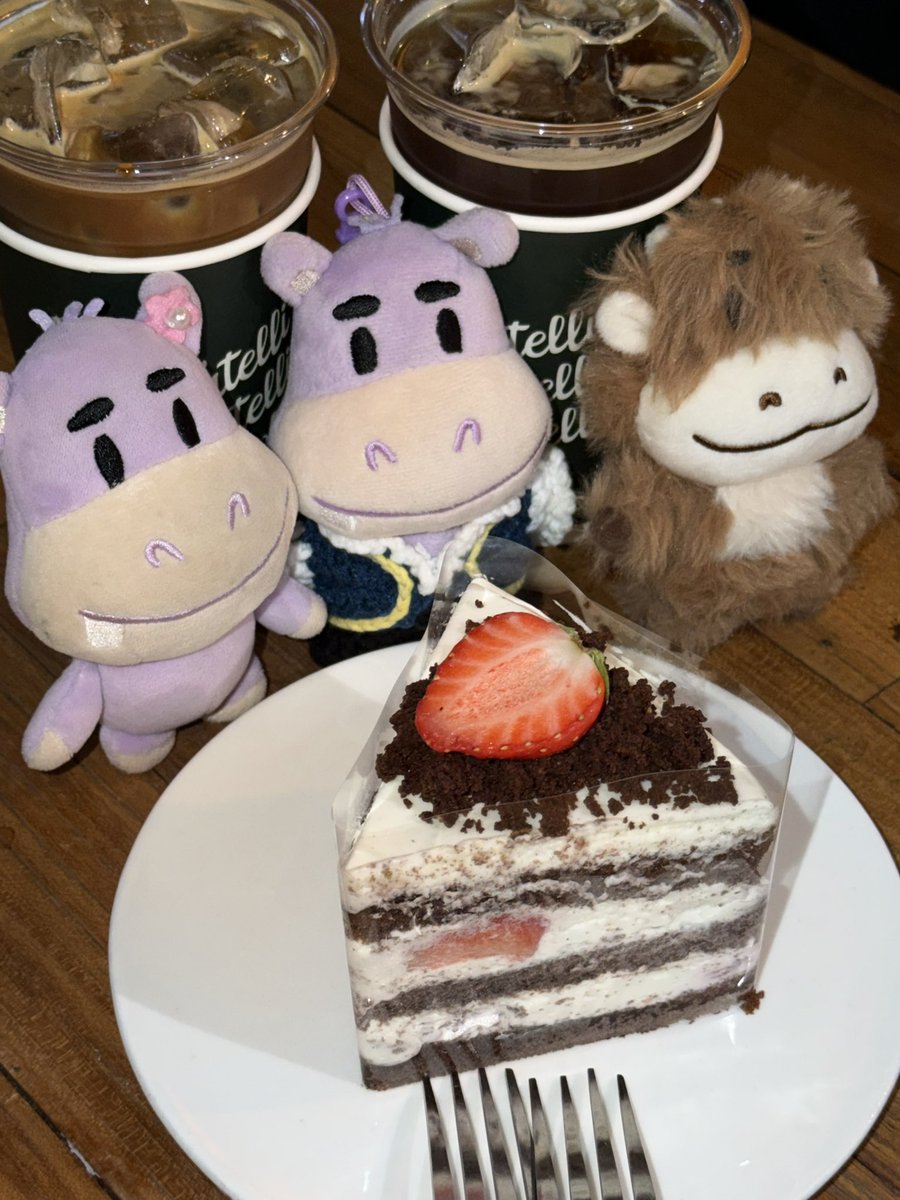from_million_'s tweet photo. 여자들 입터진 날 ……. 〰️🫶 
생일선물 야무지게 들고온 여자가 너무 귀엽다 .. 앙♡ https://t.co/SgFfajtSiM