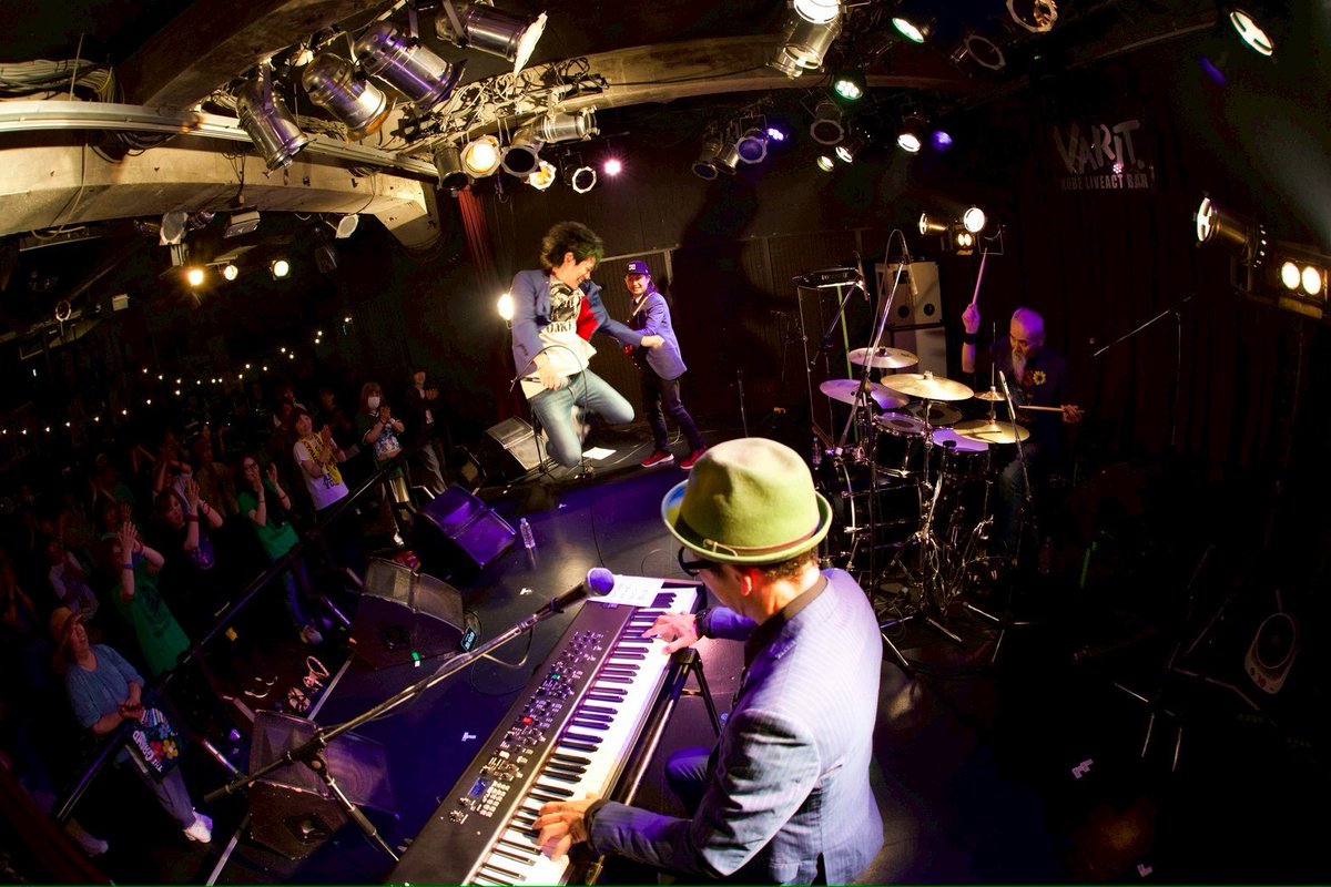 koikeman55's tweet photo. 神戸Varit
ネモトラボルタさんのイベント終了！
初めて出会ったバンドMuddY Jackets
そして、THE NUGGETS
どちらも素晴らしいバンドでしたねー
素敵なバンドに出会えて良かった！

このイベントはアシガルユースが紹介してくれたものなので、かんしゃーです！

無事帰宅打ち上げ開始

photo by Ohana https://t.co/CS9l7NGZ5P