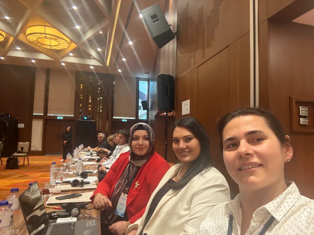 oziplikis1978's tweet photo. HAK-İŞ VE ETUC ORTAK SEMİNERİNDE GÖÇMEN İŞÇİLERİN İŞGÜCÜ PİYASASINA ENTEGRASYONU ELE ALINDI

HAK-İŞ ve ETUC tarafından 18-19 Haziran 2026 tarihlerinde İstanbul’da  “Göçmenlerin İşgücü Piyasasına Entegrasyonunun Desteklenmesi” başlıklı ortak seminer gerçekleştirildi. Toplantıya Konfederasyonumuz HAK-İŞ adına Uluslararası İlişkiler Sekreterimiz Fulya Pınar Özcan konuşmacı olarak katıldı.

Detaylar;https://t.co/zyIIpAf7av