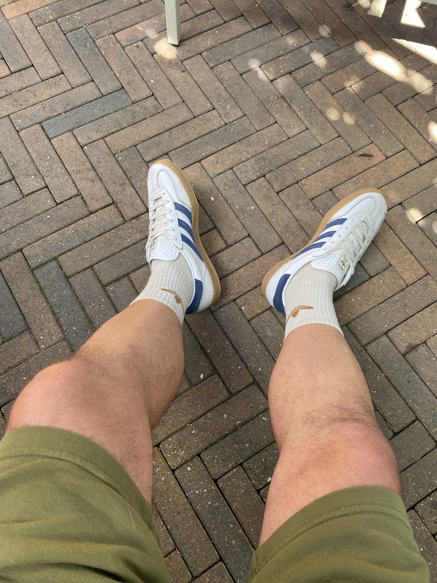 lado2uk's tweet photo. Leg it! https://t.co/HJsYy2esGz