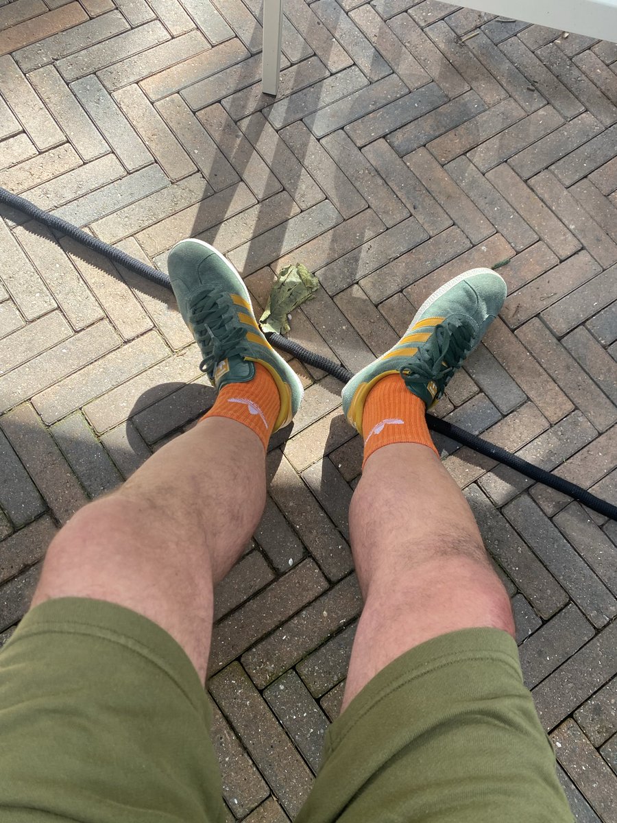 lado2uk's tweet photo. Leg it! https://t.co/HJsYy2esGz