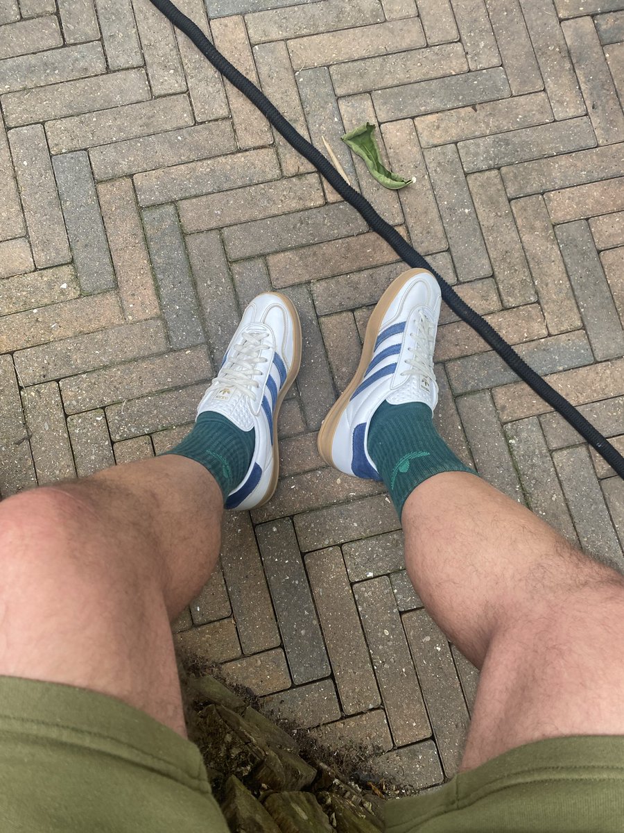 lado2uk's tweet photo. Leg it! https://t.co/HJsYy2esGz