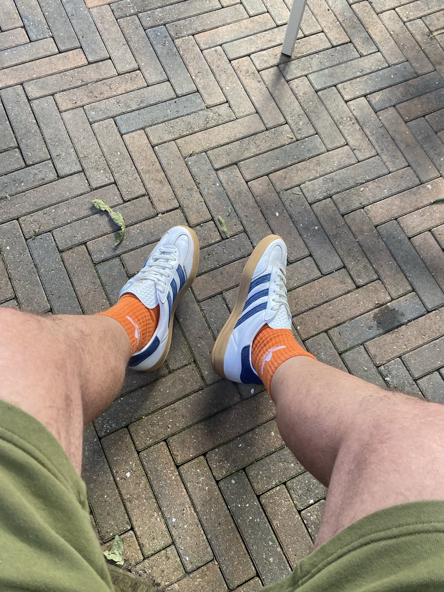 lado2uk's tweet photo. Leg it! https://t.co/HJsYy2esGz