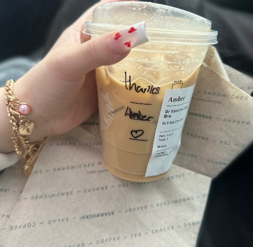 amberzwrld's tweet photo. I just received coffee :))) via Throne. https://t.co/4e922dG0WO
