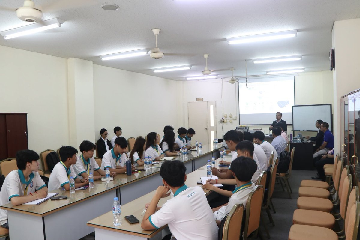 CambodiaTelecom's tweet photo. នៅថ្ងៃទី១ ខែកក្កដា ឆ្នាំ២០២៦ ទ.ក. បានរៀបចំវគ្គបណ្ដុះបណ្ដាលជូននិស្សិត��កពីសាកលវិទ្យាល័យ ប៊ែលធី អន្តរជាតិ ក្នុងគោលបំណងចែករំលែកចំណេះដឹង និងបទពិសោធន៍ https://t.co/iYevMFrxsS