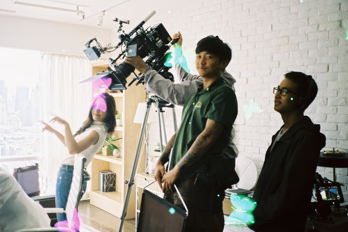 beonnnieteamsup's tweet photo. 🆕️ fonkanittha.k ig post update 030726

🎞️ : ขอบคุณฟิล์มฟิลเตอร์ผีเสือบินๆ ของนู๋ปริมด้วยนะ @.priimmii ลุ้นมากผีเสื้อจะบินอยู่ตรงหน้าใคร 😘

#Moonshadowseries #EmiBonnie https://t.co/TYmnHLd7z8