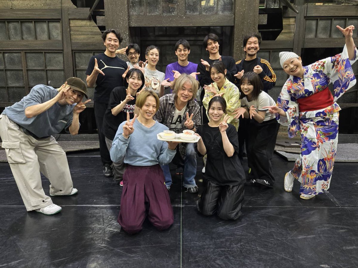 akudoukaigi's tweet photo. #ミュージカル夜曲 本日は十五役 立花裕大さんの誕生日でした！おめでとうございます！！
そして、カーテンコールでもご紹介がありました通り、誕生日が沢山、ハッピーが沢山の座組でございました！
稽古終盤では新木さん・福田さんのお祝いもさせていただきました★
皆様！良い一年になりますように！ https://t.co/vN1Jvw2RCa