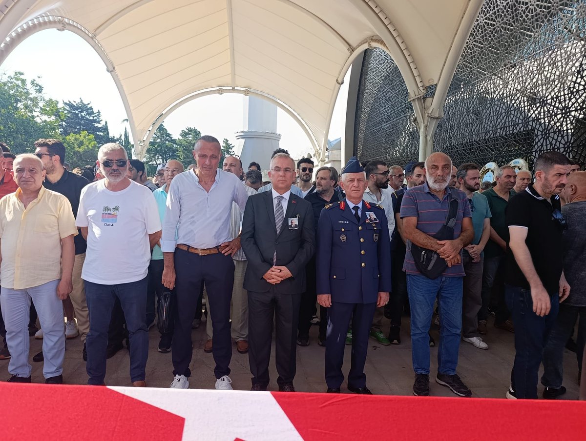 TC_Maltepe's tweet photo. Kaymakamımız Bahri Tiryaki; vefat eden Kıbrıs gazisi Cengiz Bilgin’in Üsküdar Şakirin Camisinde ki cenaze namazına katıldı.

Kaymakamımız, ebediyete irtihal eden Gazimize Allah'tan rahmet, kederli ailesi ve yakınlarına başsağlığı diledi. https://t.co/JaV44MXCRy