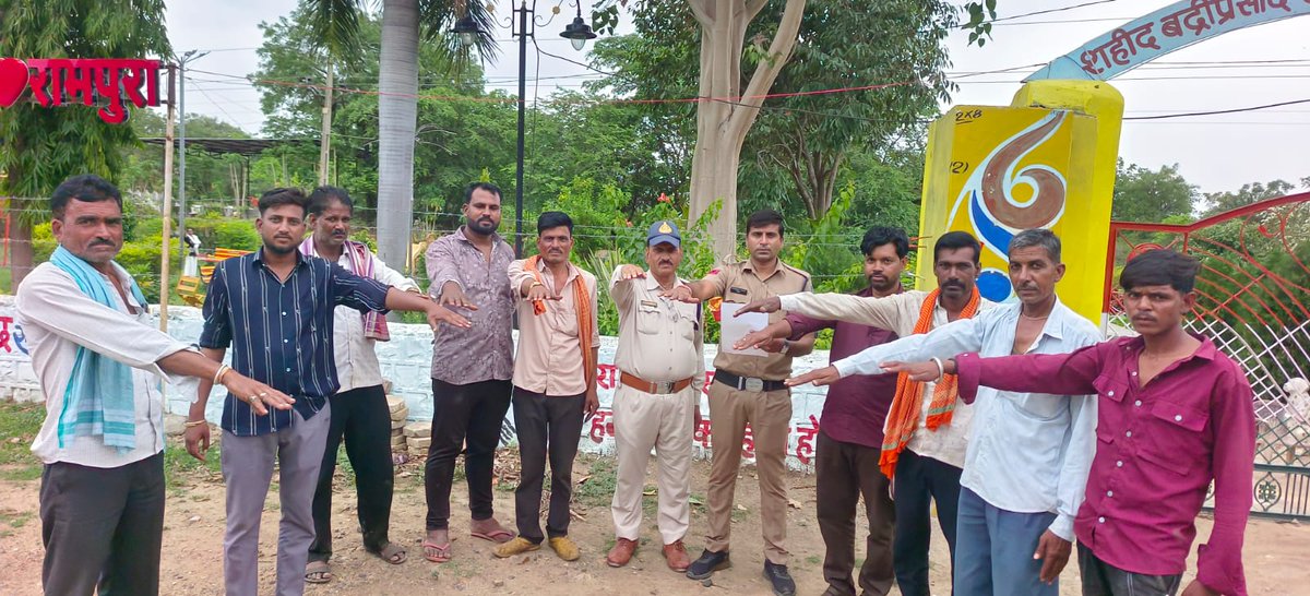 SP_Neemuch's tweet photo. рджрд┐рдирд╛рдВрдХ03.07.2026 рдХреЛ рдЬрд┐рд▓рд╛ рдиреАрдордЪ рдореЗрдВ рдерд╛рдирд╛ рд░рд╛рдордкреБрд░рд╛ рдПрд╡рдВ рдерд╛рдирд╛ рд╕рд┐рдВрдЧреЛрд▓реА рдореЗрдВ рдмрд╕ рд╕реНрдЯреЗрдгреНрдб рд╕рд┐рдВрдЧреЛрд▓реА рдПрд╡рдВ рд░рд╛рдордкреБрд░рд╛ рдореЗрдВ рд╕рд╛рдпрдмрд░ рдЕрдкрд░рд╛рдзреЛрдВ рдХреЗ рдкреНрд░рддрд┐ рд░реЛрдХрдерд╛рдо рд╣реЗрддреБ рдЬрд╛рдЧрд░реВрдХрддрд╛ рдХрд╛рд░реНрдпрдХреНрд░рдореЛрдВ рдХрд╛ рдЖрдпреЛрдЬрди #SafeClick2.0 #CyberSecurity #MPPolice #CyberAwareness
@CMMadhyaPradesh @DGP_MP @MPPoliceDeptt @IgpUjjain https://t.co/kkmDbPWFtL