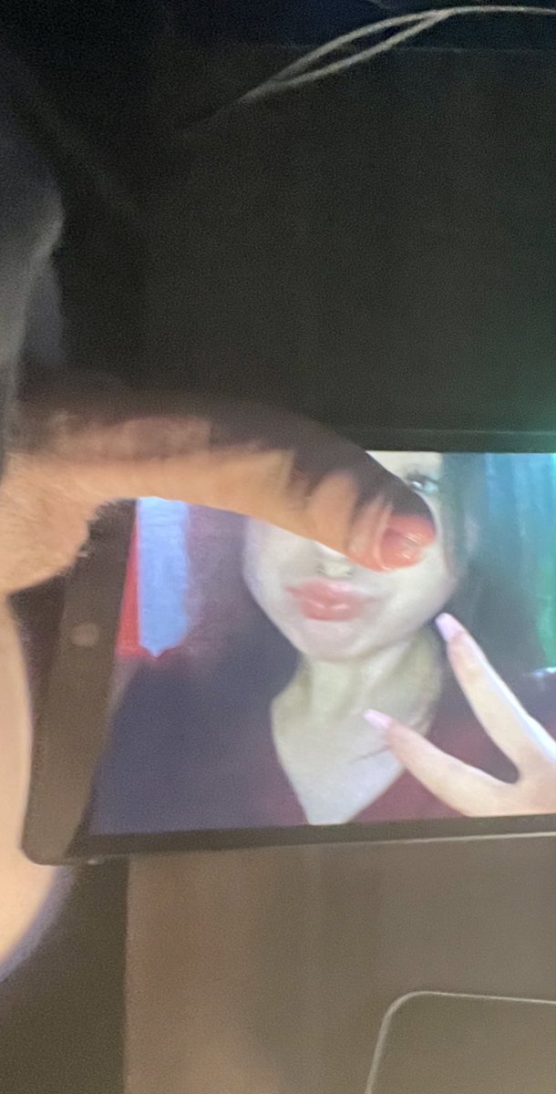 Dempseythegoon's tweet photo. Cuckie send me his gf, soaked her pretty face https://t.co/JDL3BS8s1u