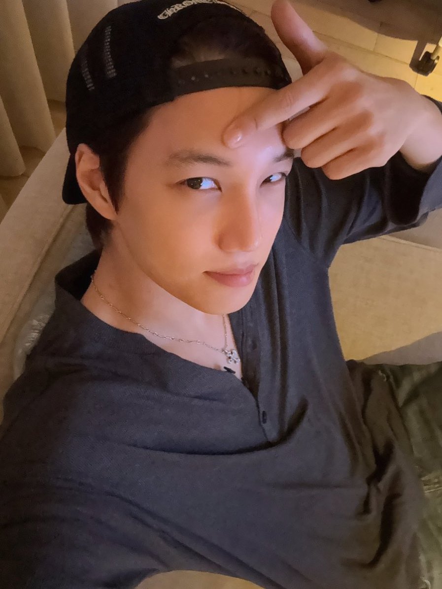 94zkdl_'s tweet photo. nagpapalakas sa mga pinay #trew https://t.co/BJ0TbAUSFS