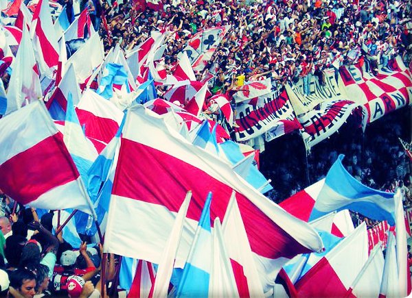 gustavocardone's tweet photo. Hoy juegan el Millonario y la Albiceleste. “RIVER ES ARGENTINA: UN GRITO SAGRADO” (2014, de este autor por @abarcaredic) incluye un cap. dedicado al Mundial 78 y al Monumental, con el aporte del estudio Aslan/Ezcurra que levantó el gran estadio. Son 200 págs. con fotos: $45 mil. https://t.co/zBwcn930Dj