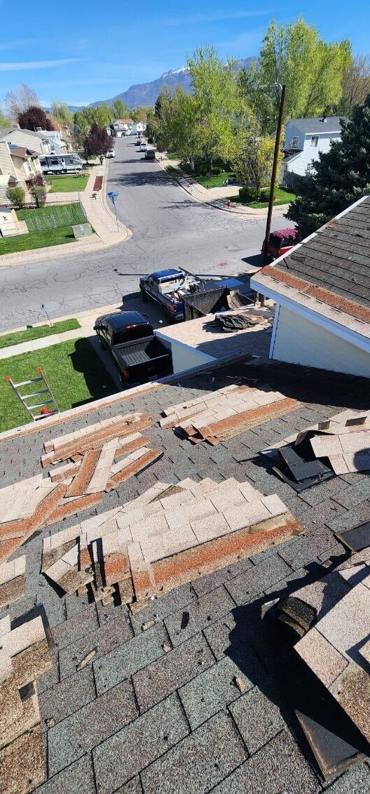 EagleRidgePros's tweet photo. Another roof done right. 

We removed 2 layers of old shingles, replaced 8 damaged plywood sheets, and installed CertainTeed Landmark® Thunderstorm Gray shingles.
Built to last.

📞 Book your FREE roof inspection.

#UtahRoofing #RoofReplacement #CertainTeed https://t.co/qpJZ63QWON