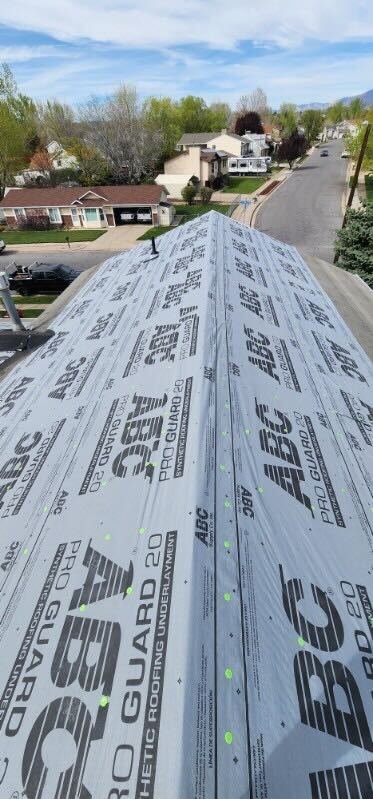EagleRidgePros's tweet photo. Another roof done right. 

We removed 2 layers of old shingles, replaced 8 damaged plywood sheets, and installed CertainTeed Landmark® Thunderstorm Gray shingles.
Built to last.

📞 Book your FREE roof inspection.

#UtahRoofing #RoofReplacement #CertainTeed https://t.co/qpJZ63QWON