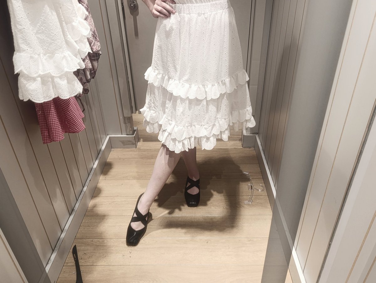 sandrodette's tweet photo. shopping day with mom ₊˚⊹♡ (i could have been grinding for my princess sandrone instead though...) https://t.co/m5dDKLUbIl