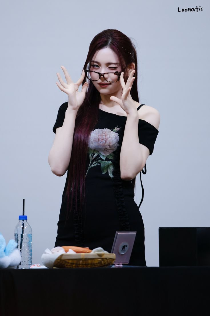umjifeed's tweet photo. this umji!

#엄지 #UMJI #비비지 #VIVIZ https://t.co/3kCtcYmyG7