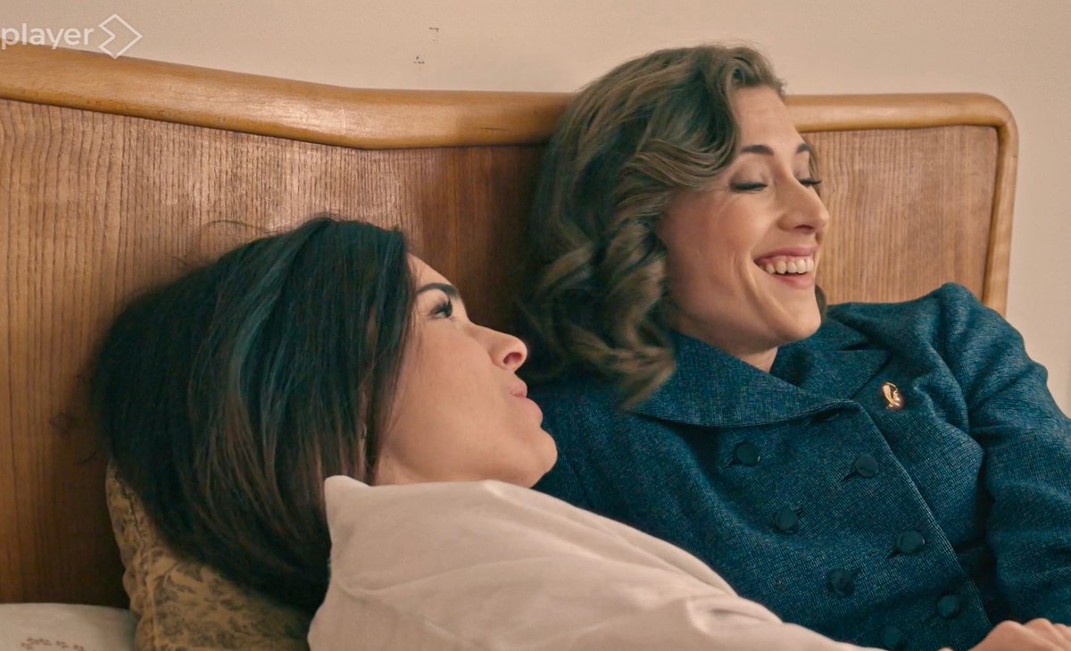 geopuzzler's tweet photo. Me voy a quedar con que aunque han pasado de “mi mujer” a “mi novia”, ellas siguen sonriendo y mirándose así. Si ellas están contentas, yo también. Fina dice que si está equivocada con lo de no querer ser la fotógrafa de la fiesta no pasa nada. As�� que hoy todo bien. #Mafin https://t.co/Z2KCAt6SDk