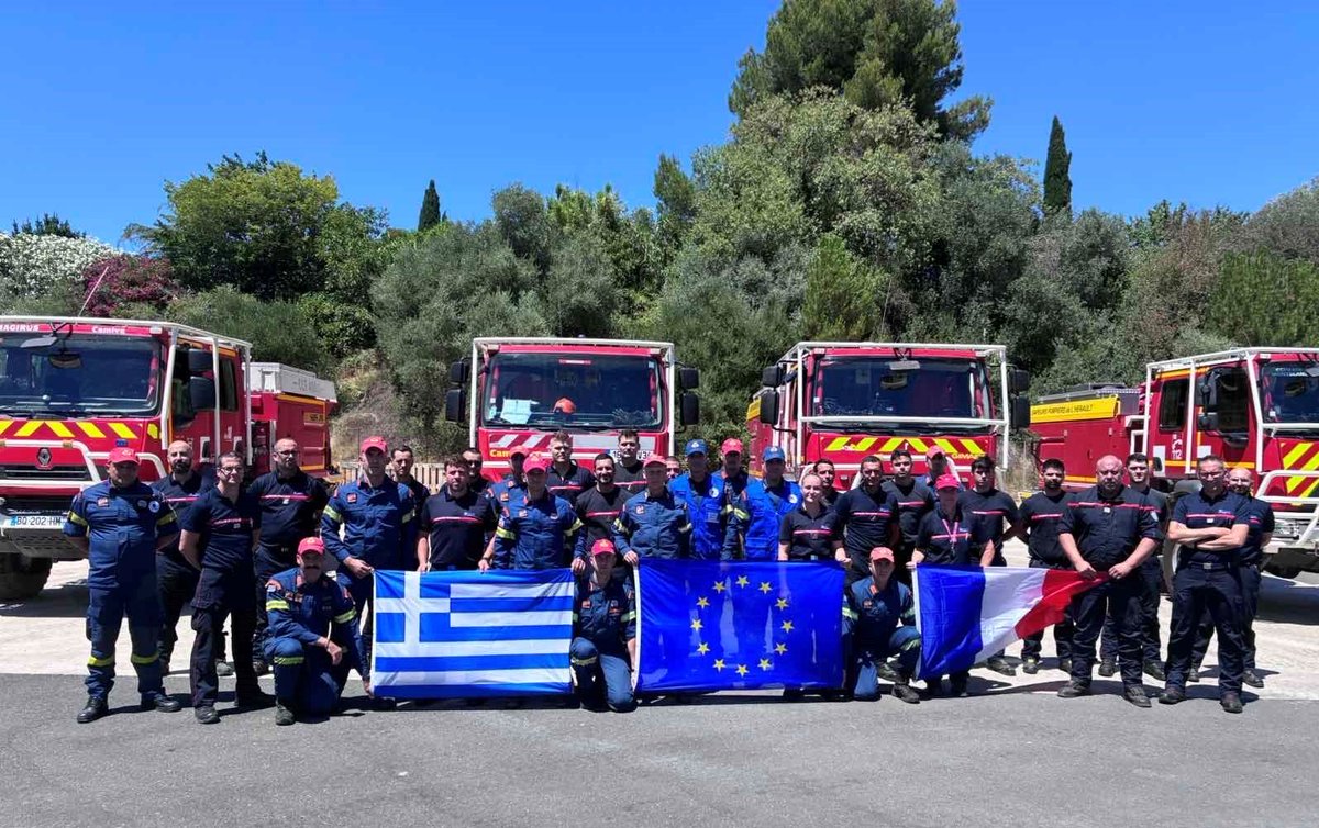 CivPro_GR's tweet photo. 👨‍🚒 🚒  Σε πλήρη επιχειρησιακή ετοιμότητα η Ελληνική 🇬🇷 Ομάδα Δασοπυρόσβεσης που έχει αναπτυχθεί στη Νότια Γαλλία στο πλαίσιο του Προγράμματος Προ-εγκατάστασης του 🇪🇺 Μηχανισμού Πολιτικής Προστασίας. 

📍Οι 21 Έλληνες πυροσβέστες #ΕΜΟΔΕ, με μηχανοκίνητο τμήμα δασοπυρόσβεσης, εγκαταστάθηκαν την Τετάρτη 1η Ιουλίου στην επιχειρησιακή βάση του Gignac, όπου και θα παραμείνουν μέχρι τις 15/07.  

🌳🔥 Μετείχαν ήδη σε δύο επιχειρήσεις στην περιοχή Villeneuve-lès-Maguelone & κοντά στην πόλη Beziers, για αντιμετώπιση δασικών πυρκαγιών, οι οποίες τέθηκαν υπό έλεγχο με την έγκαιρη επέμβαση και τη συνεργασία Ελλήνων και Γάλλων πυροσβεστών.

🇬🇷🤝 🇫🇷🇪🇺 Αλληλεγγύη στην πράξη, κοινή δράση & άριστη συνεργασία

#CivProGR #SécuritéCivile #EUCivPro 

@pyrosvestiki @eu_echo @GreceParis @FranceenGrece @SecCivileFrance
