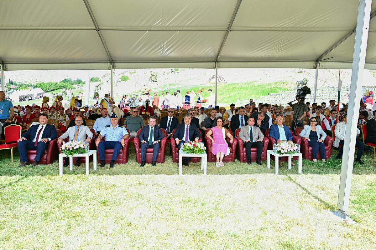 yenimedyagazete's tweet photo. Eskişehir Valisi @DrErdincYILMAZ1 10.Uluslararası NasreddinHoca Kültür ve Sanat Festivali Açılışına Katıldı
⤵️
https://t.co/CPeQV7J69H https://t.co/5wCMLM2Kp2