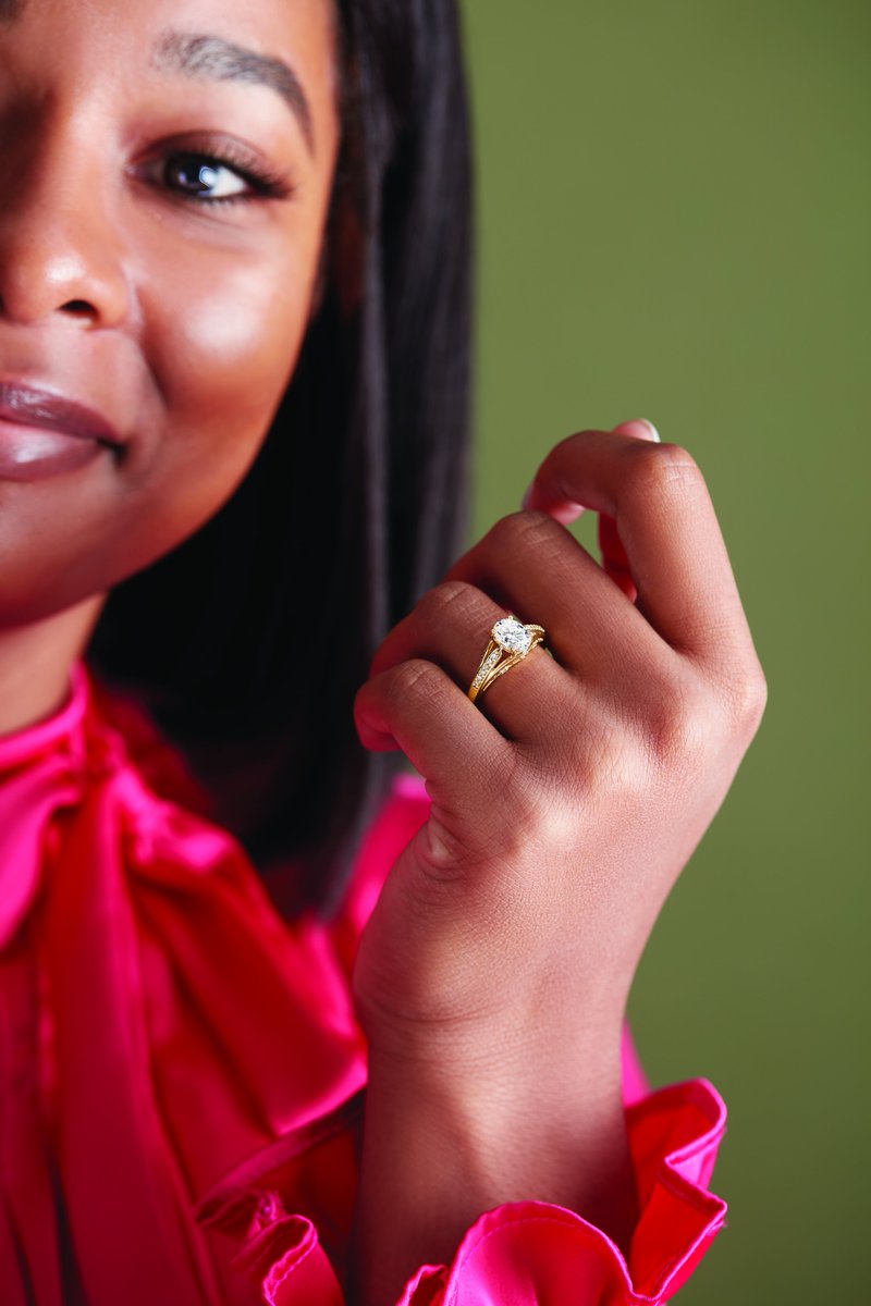 RyanJonathanFJ's tweet photo. Crafted to sparkle as bright as your love. ๐ #EngagementStyle #FineCraftsmanship #DiamondChic https://t.co/CqVNB2AGeO