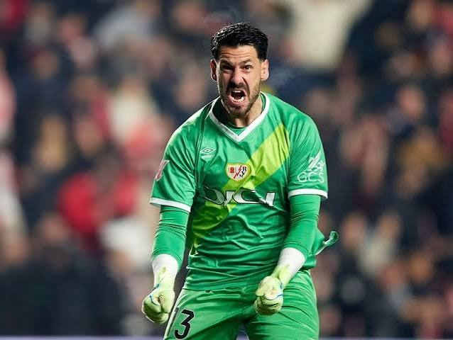 bastien19401's tweet photo. 🟡 RUMOUR | Beşiktaş, Augusto Batalla için resmi teklif yaptı. 🇦🇷🇹🇷

Beşiktaş, Augusto Batalla'nın transferi için resmi teklifini sundu.

📨 Teklif şu anda Rayo Vallecano tarafından değerlendiriliyor ve taraflar arasındaki görüşmeler devam ediyor.

🎯 Arjantinli kaleci, Beşiktaş'ın bu yaz kaleci transferindeki bir numaralı hedefi konumunda.

📎 Kaynak: @GerGarciaGrova

📲 Dünyadan en son transfer haberleri için bizi takip edin.

#Beşiktaş #AugustoBatalla #RayoVallecano #SüperLig #LaLiga #Transfer #TransferHaberleri #BJK #Mercato #Futbol