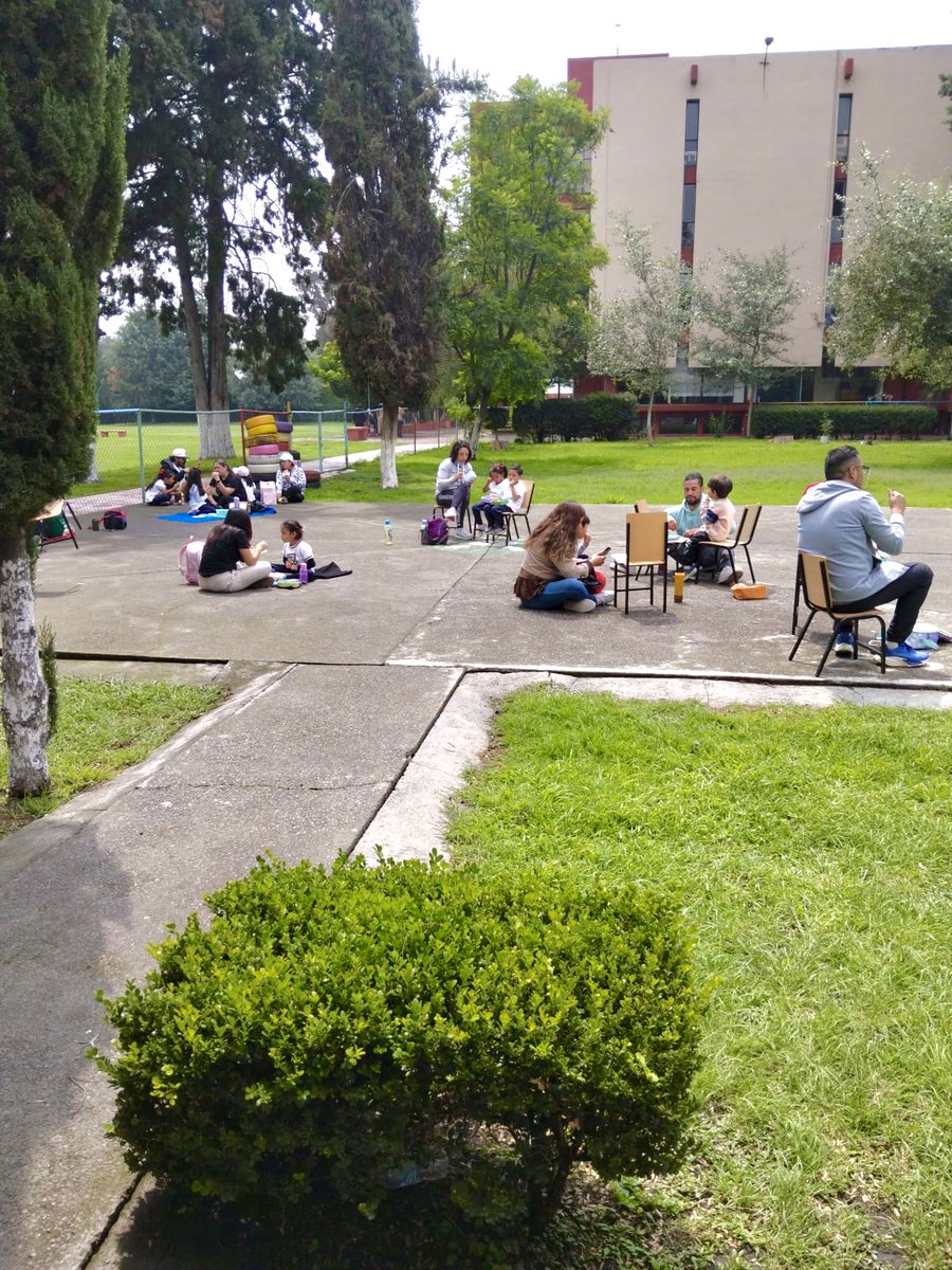 Cea_fadu's tweet photo. 📚✨¡Así vivimos nuestra Muestra Pedagógica de Nivel Preescolar! 🎓🍎

En el CEA FADU se llevó a cabo una jornada en la que las familias tuvieron la oportunidad de conocer de cerca la experiencia educativa que viven nuestras niñas y niños dentro del aula. 💙 https://t.co/XlGMU34g6t