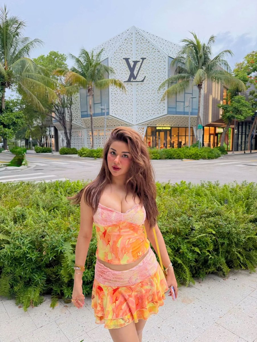 enter_surgeog's tweet photo. Pack your bags, we are matching Avneet Kaur’s fresh travel energy today 🌴👟 https://t.co/Vjlh2A3gFJ