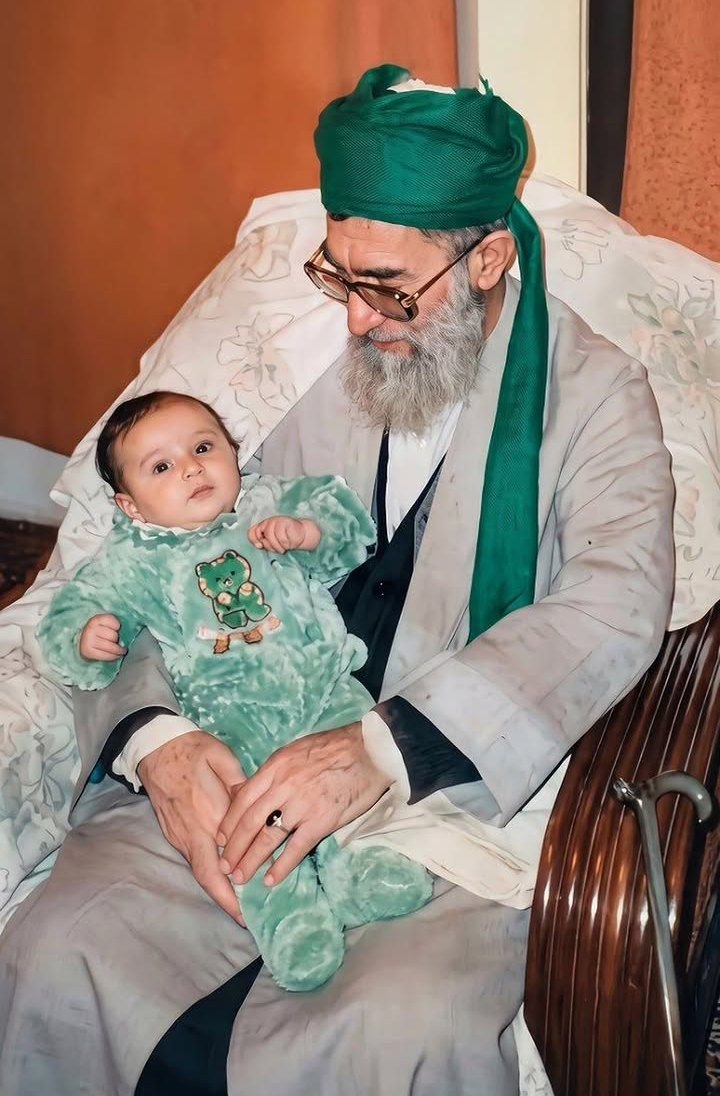 rasool_nmv's tweet photo. تصویر زیبا و کمتر دیده شده از رهبر شهید انقلاب حضرت آیت الله خامنه‌ای قدس الله نفسه الزکیه https://t.co/NgpBSvGVXr