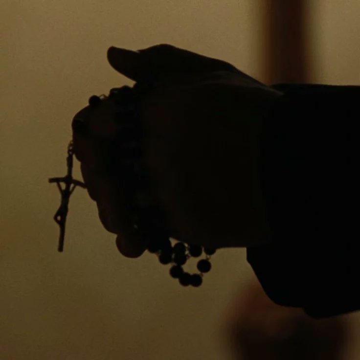 LastHxpeRol_'s tweet photo. 𝐒𝐄 𝐁𝐔𝐒𝐂𝐀 𝐒𝐔𝐏𝐄𝐑𝐕𝐈𝐕𝐈𝐄𝐍𝐓𝐄 :

     └ ┋Padre Hans
     └ ┋Zona de Cuarentena 2 ; Religioso (sacerdote)
     └ ┋Divine Look: por contacto visual, reduce la voluntad ajena y convence de que alguien siga la palabra sagrada durante 1 hora
     └ ┋Mads Mikkelsen https://t.co/mdnsdP9mzP