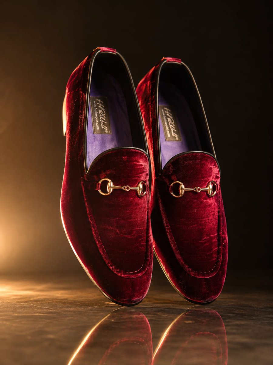 HefRWorld's tweet photo. Step into luxury with our premium burgundy velvet loafers. 👞✨
Crafted for style, comfort, and confidence, these loafers are the perfect choice for weddings, special occasions, and classy everyday wear.
#Hef'Rworld #LuxuryLoafers #VelvetLoafers #ShoesNigeria #FashionStyle https://t.co/zksL0qf5tc