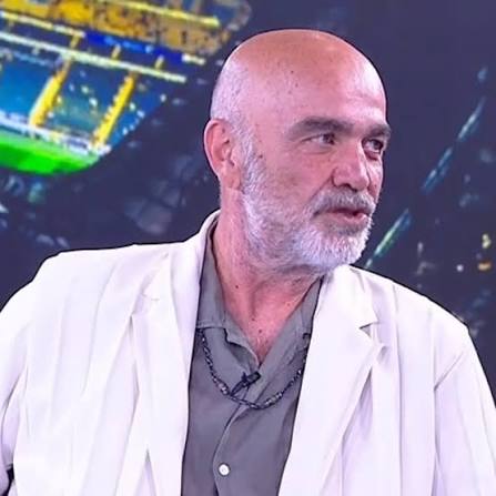 12numaraorg's tweet photo. Cihan Kamer: "Bundan sonra Fenerbahçe'nin iletişim stratejisi profesyonelce yürütülecek.  

Basın mensuplarına çok saygı duyuyorum. Herkes bir an evvel, herkesten önce bir haberleri verme gayreti içerisinde ama biz Fenerbahçe olarak herkese aynı anda duyuruyu yapacağız. Yani hiçbir basın kuruluşuna, kurumuna bir öncelik tanımayacağız. 

Bizim önceliğimiz Fenerbahçe TV ve Fenerbahçe Radyo. Bütün açıklamak istediğimiz olayları buradan açıklayacağız."