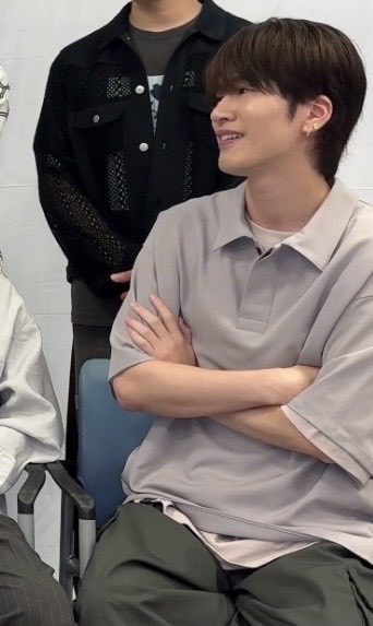 fk174b_'s tweet photo. なんかビジュ良すぎない、？？
新曲も楽しみだけどカリスマックス今回は何verなんだろ💭💞 https://t.co/3DoV49JIX5