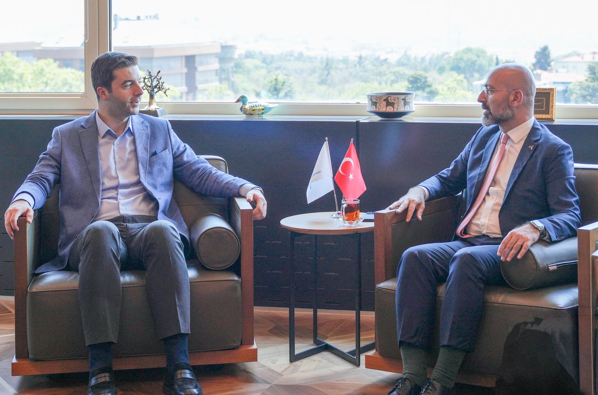 GSBgenclik's tweet photo. Genel Müdürümüz Dr. Enes Efendioğlu, Türkiye Maarif Vakfını ziyaret etti.

@TMaarifVakfi Başkanı  @Mahmut_M_Ozdil ile gerçekleşen görüşmede, yurt içi ve yurt dışında gençlere yönelik yürütülen çalışmalar ve iş birlikleri değerlendirildi.

Kurumlar arası ortak projelerimizi artırarak gençliğin enerjisini her alana yaymaya devam ediyoruz.