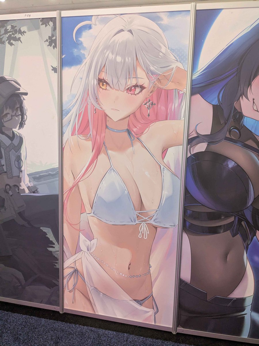 Vitaricot's tweet photo. pics from mosobox 😛😛at anime expo
she's so huge https://t.co/v6i4qkb6RB