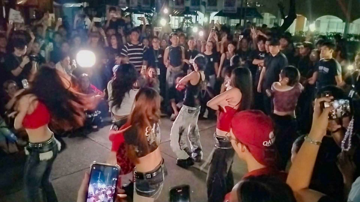 7UVXONARA's tweet photo. despite the heavy rain and the cancellation of ALAB TINIG 2026, XONARA shows up and perform in Heroes Park.

c: Taytayan [facebook]

TABI SA ALAB TINIG 
#XONARAAtBulSU
@officialxonara #XONARA https://t.co/aUmkGFNwYI