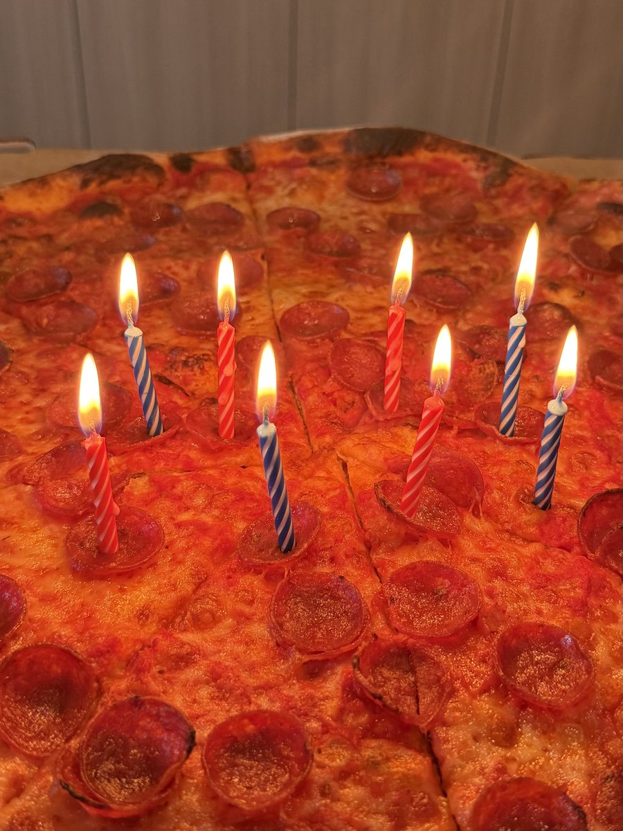 PizzaToThePolls's tweet photo. People make democracy possible. Pizza makes it a little more delicious. 🍕

Happy 250th, America. https://t.co/nL5v47L6XF