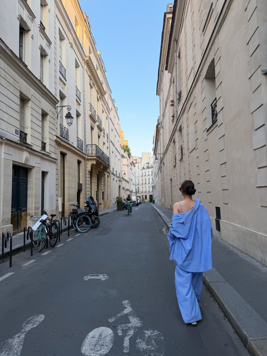 Cuma1496879's tweet photo. Walking around the city, I felt the heat everywhere. Take care everyone https://t.co/TZMTLlgcuw