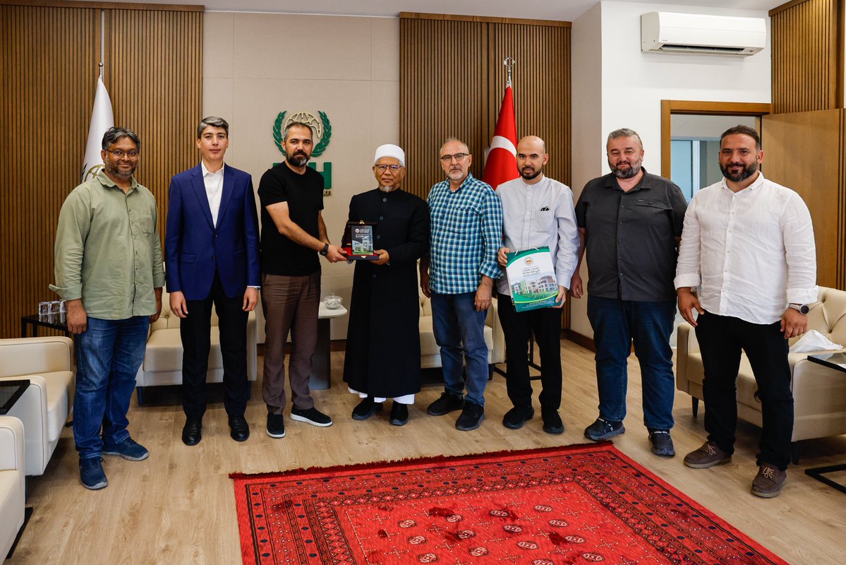 ihhinsaniyardim's tweet photo. Tayland'ın Patani bölgesindeki Fatoni Üniversitesi Rektörü Sn. Dr. İsmail Lütfi Japakiya ve beraberindeki heyet vakfımızı ziyaret etti.

Ziyarette, Genel Sekreterimiz Sn. Ahmet Göksun, Yönetim Kurulu Üyelerimiz Sn. Hasan Aynacı ve Sn. Abdullah Altay vakfımızın bölgedeki faaliyet ve çalışmaları hakkında bilgi vererek fikir alışverişinde bulunuldu.

@ahmgoksun 
@altay_abdulla 
@Hasan_AYNACI