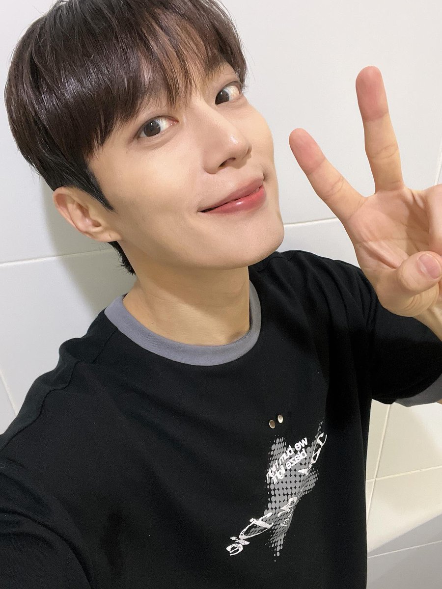 Highlight_DR's tweet photo. 두준아 생일 축하해 언제나 행복하고 건강하길!

#해피두준데이 #HAPPY_DJ_DAY https://t.co/OvNrrcYMgx
