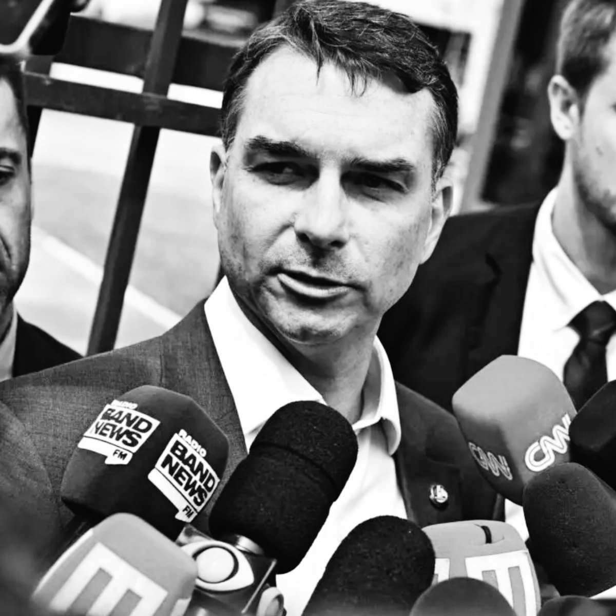 NP__Oficial's tweet photo. Flávio Bolsonaro está cansado e estressado, diz jornal O Globo

Aliados próximos têm relatado sinais de esgotamento e desgaste no senador

Deixe um conselho para o pré-candidato https://t.co/HC5Qd7TlLE