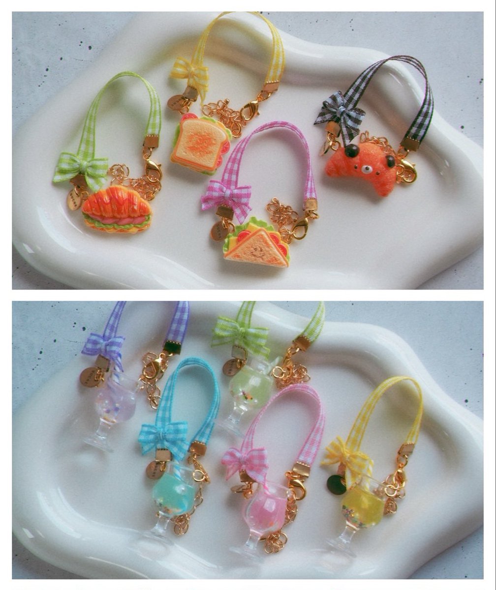 nuinui_youfuku's tweet photo. 🌸販売情報🌸

🎀🥪おりぼんポシェット🍹🎀
ギンガムチェックのリボンがかわいい！おいしいモチーフのポシェットたち😊
チェーンストラップでサイズ調整が可能です。（※イベント持ち帰り分のため欠品もあります）
#Sucreぱぺぬい部

#nuinui洋服店 #ぬい服 https://t.co/QDmkO7LXf8