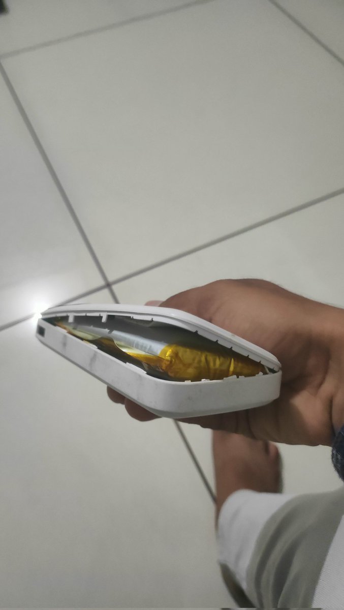 ABHIJIT___20's tweet photo. Subject: Consumer Safety Concern – Swollen EVM Power Bank Battery &amp; Unsatisfactory Resolution
Dear EVM India Team,
I am extremely disappointed with the way my complaint has been handled. @jagograhakjago @CimGOI @consaff @Vishal https://t.co/97t7yr1QMG