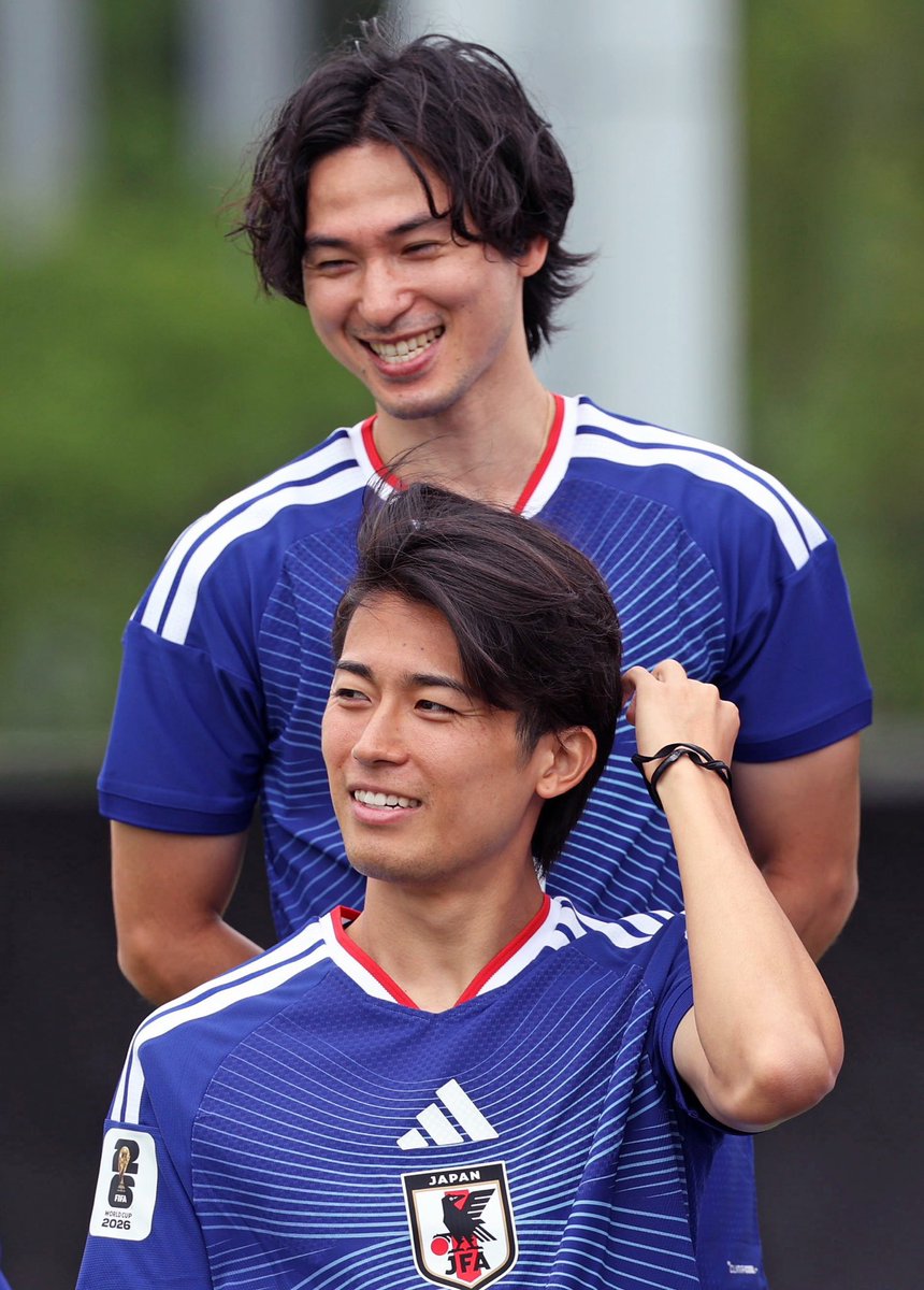 25252Y's tweet photo. 似ない野拓実✖️中村系統

@FIFAWorldCup
#最高の景色を #サッカー日本代表
#中村敬斗 選手
#南野拓実 選手
#ものまねブルー https://t.co/F6Epza1Qn7